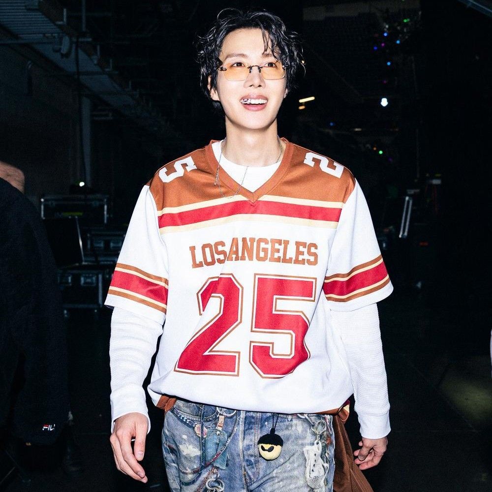 제이홉 (방탄소년단)의 최신 사진