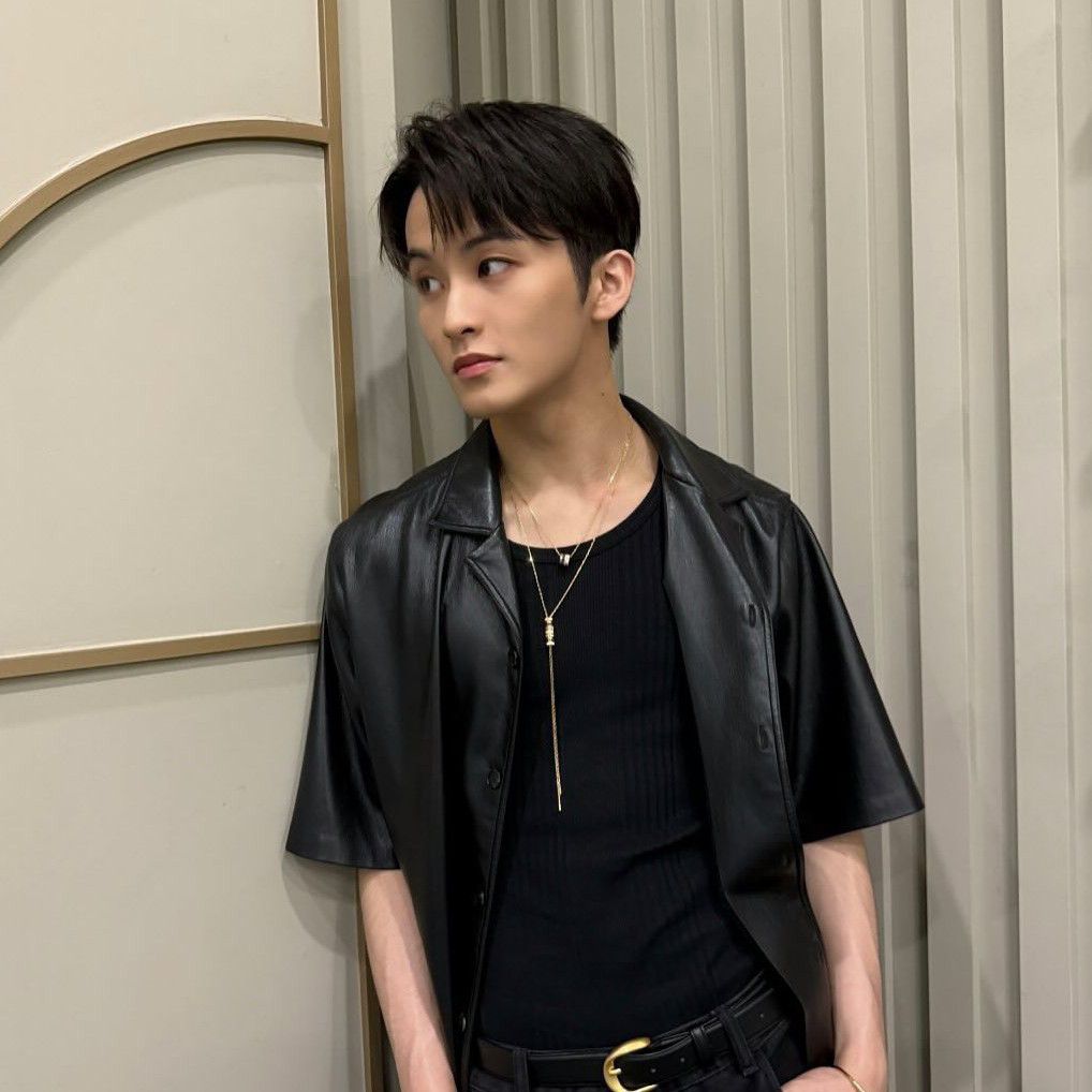 Latest photo of Mark (NCT 127, NCT DREAM)