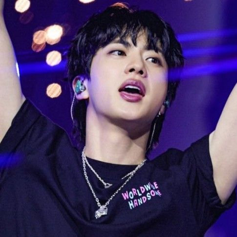 Foto aktivitas terbaru Jin (BTS)