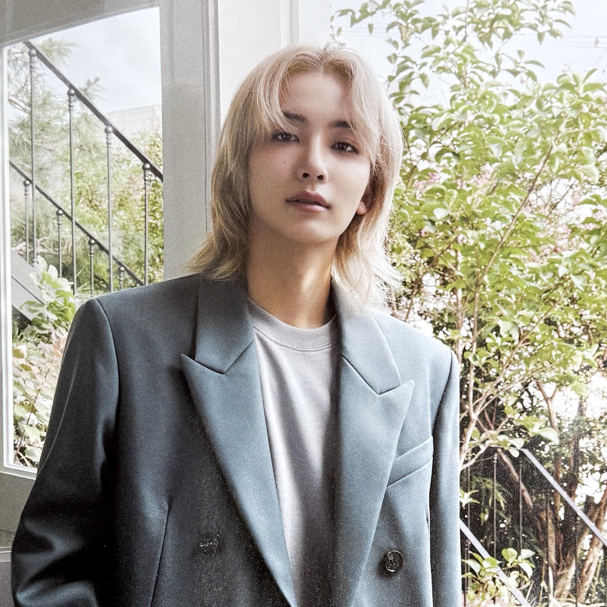 A moment captured by Jeonghan (SEVENTEEN)'s fan