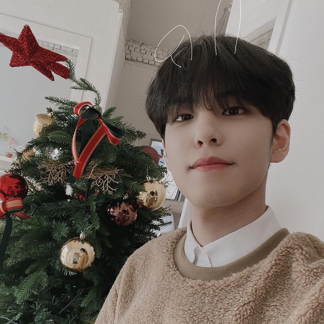 元弼 (DAY6)的幕後花絮