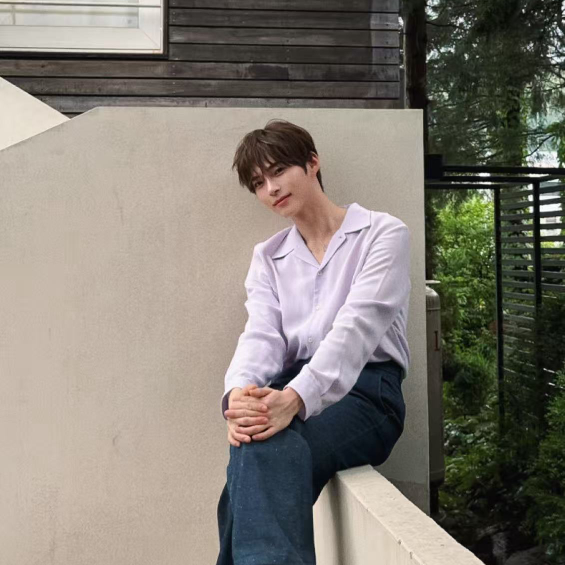 Foto terbaru Sung Hanbin (ZEROBASEONE)