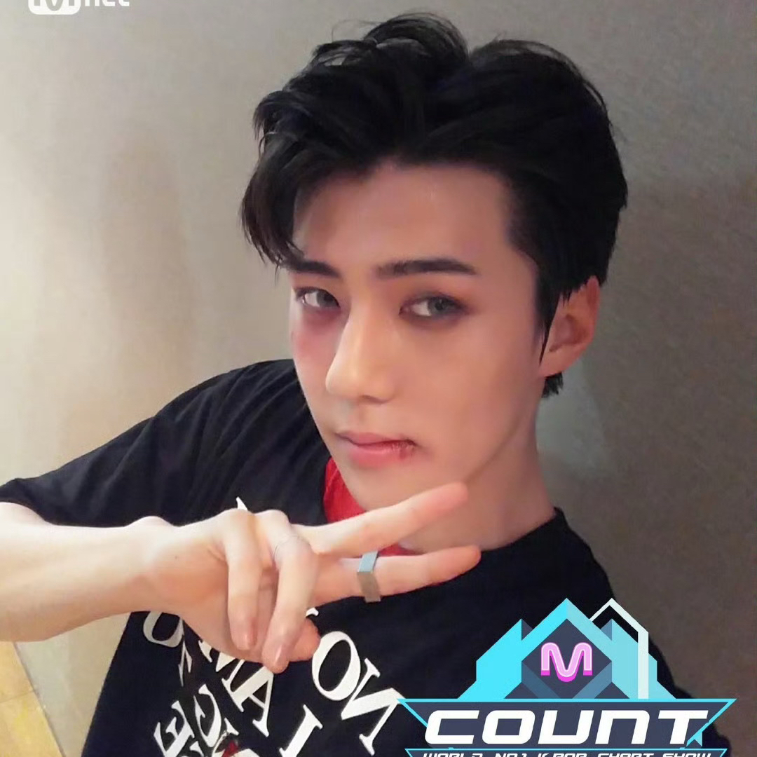 세훈 (EXO)의 비하인드 컷