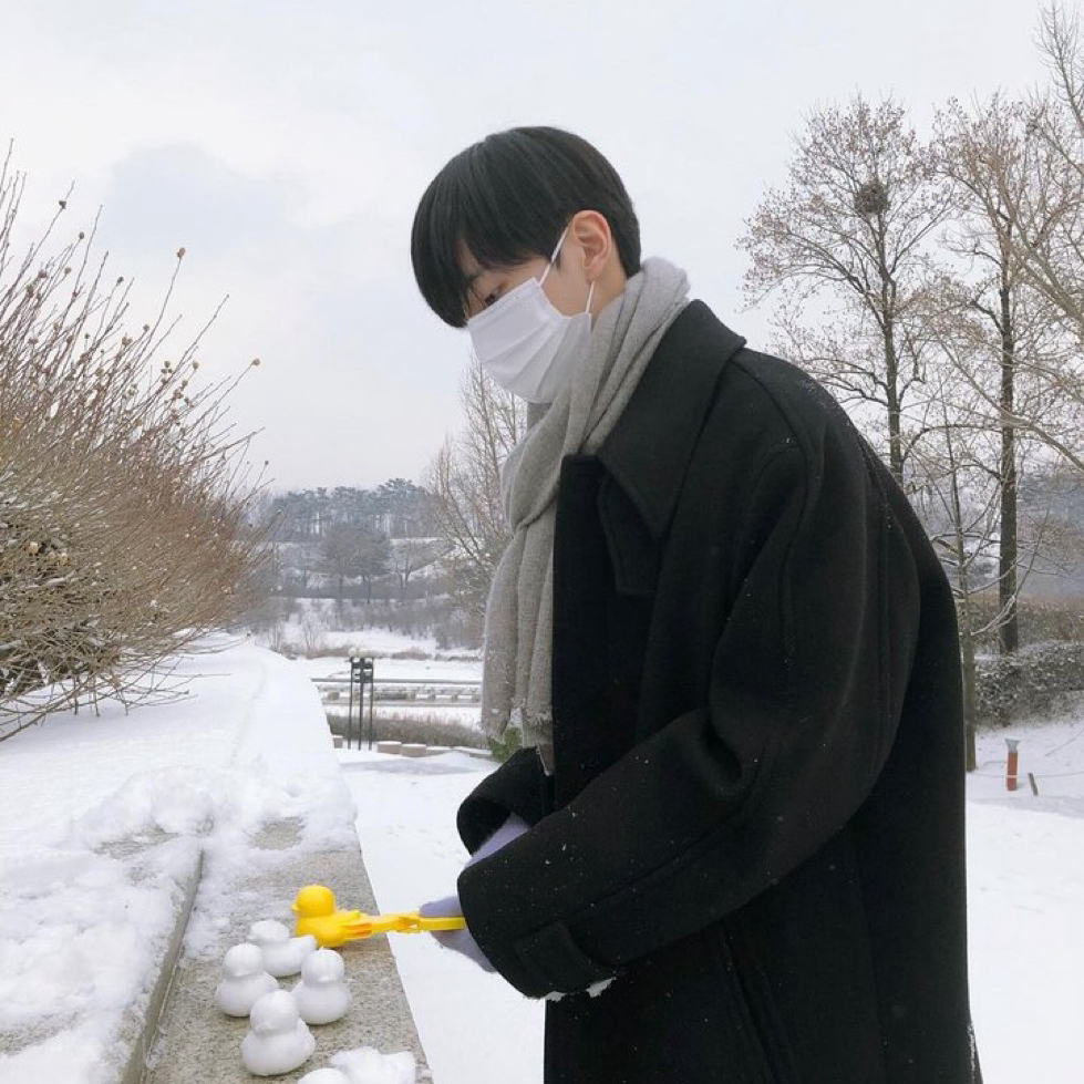 Behind-the-scenes cut of LEEJEONG (WHIB)