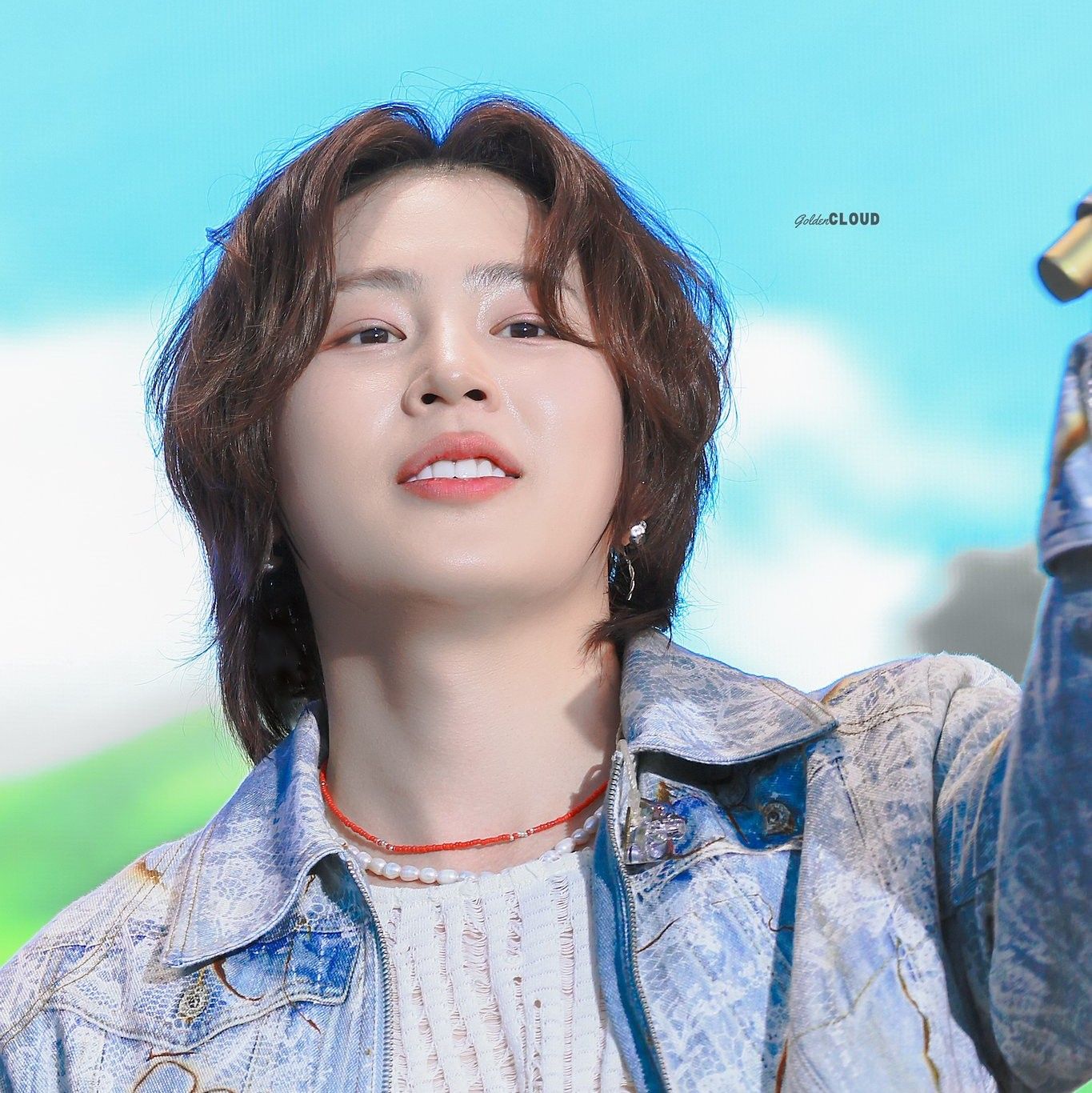 A moment captured by Ha Sungwoon's fan