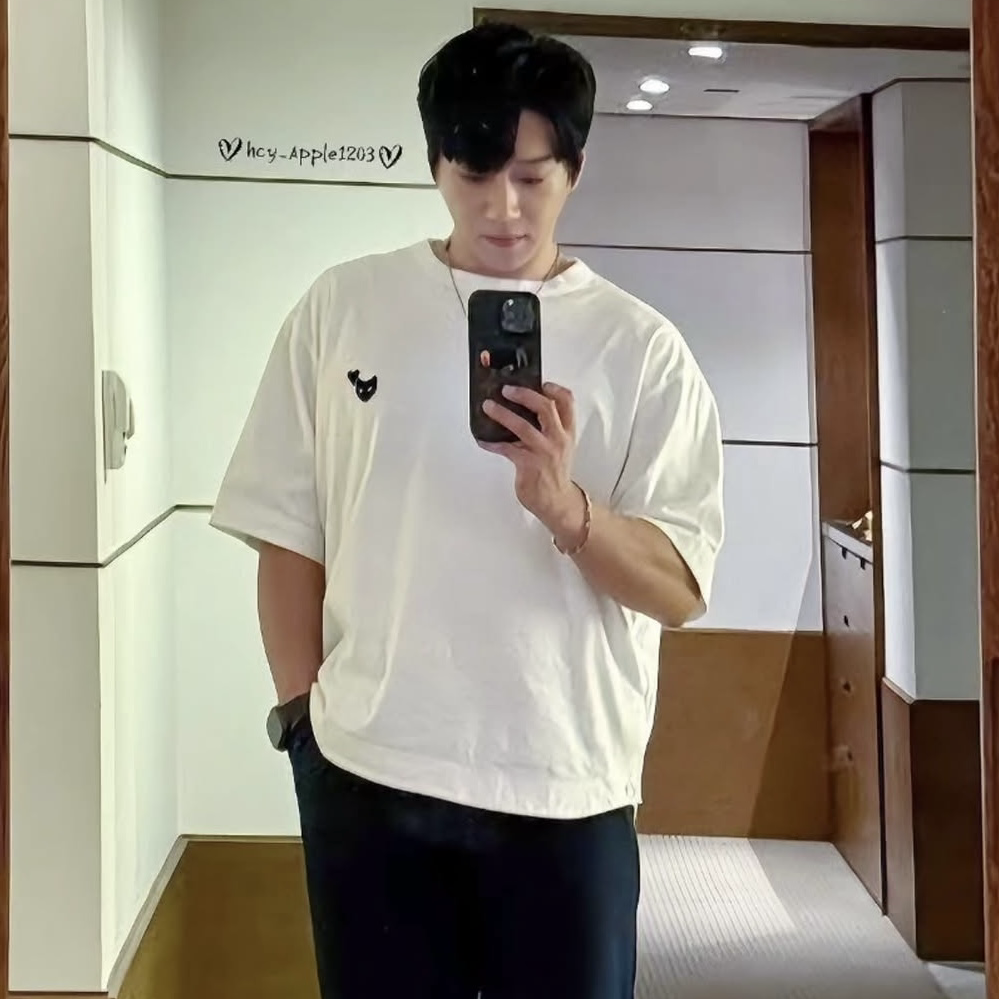 Recent activity shot of Hwang Chiyeol