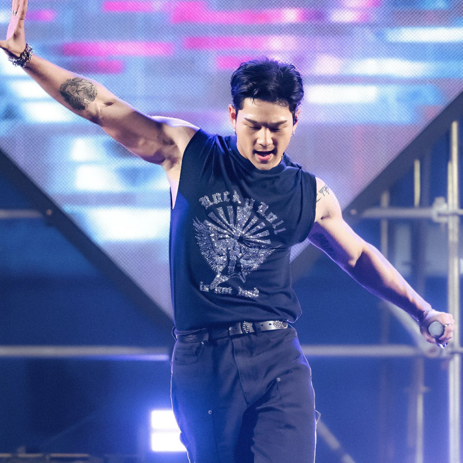 A moment captured by Baekho's fan