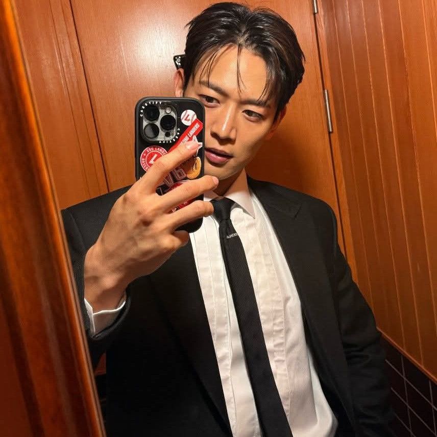 Behind-the-scenes cut of Minho (SHINee)