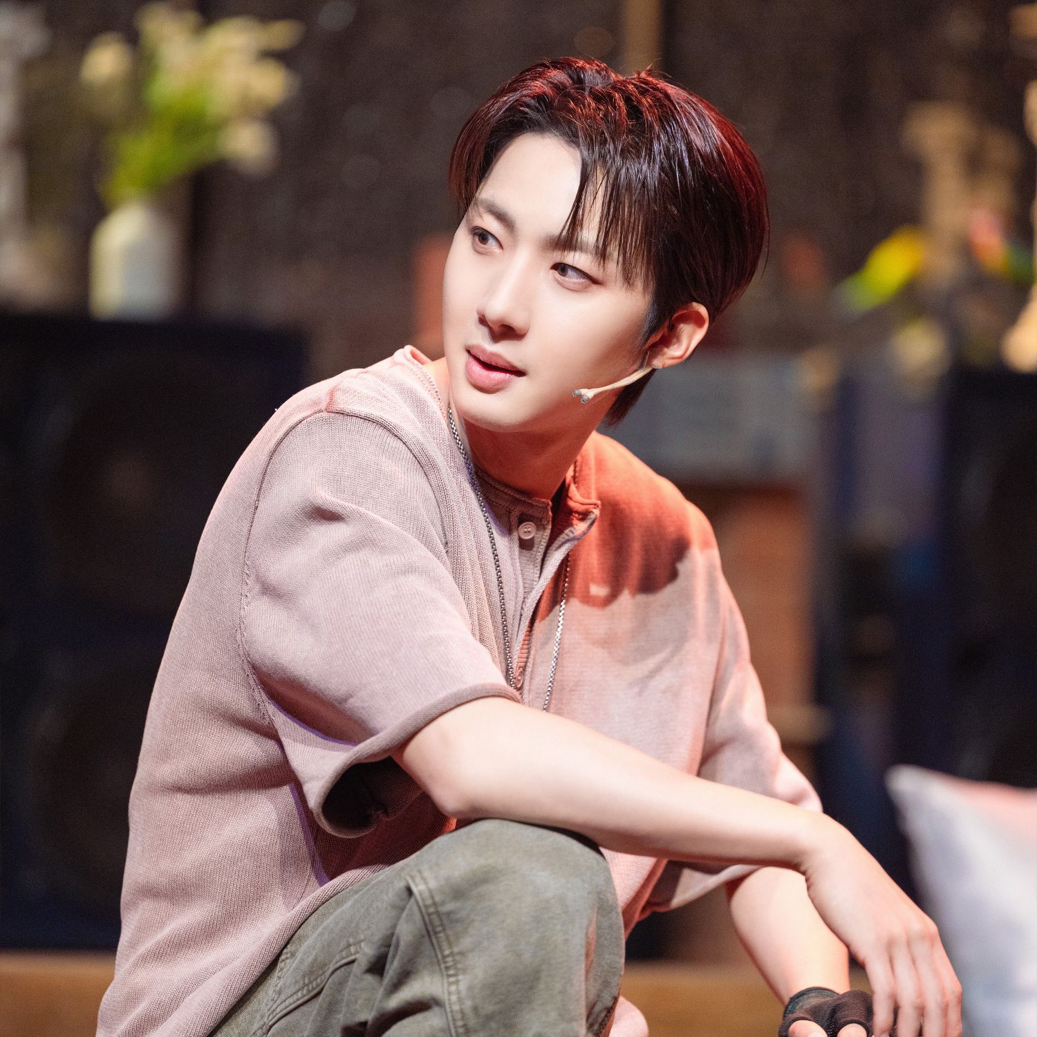 Foto aktivitas terbaru Hui (PENTAGON)