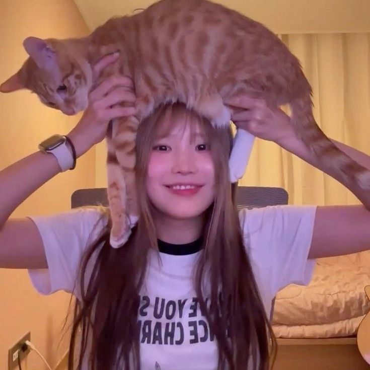 Foto aktivitas terbaru Song Hayoung (fromis_9)