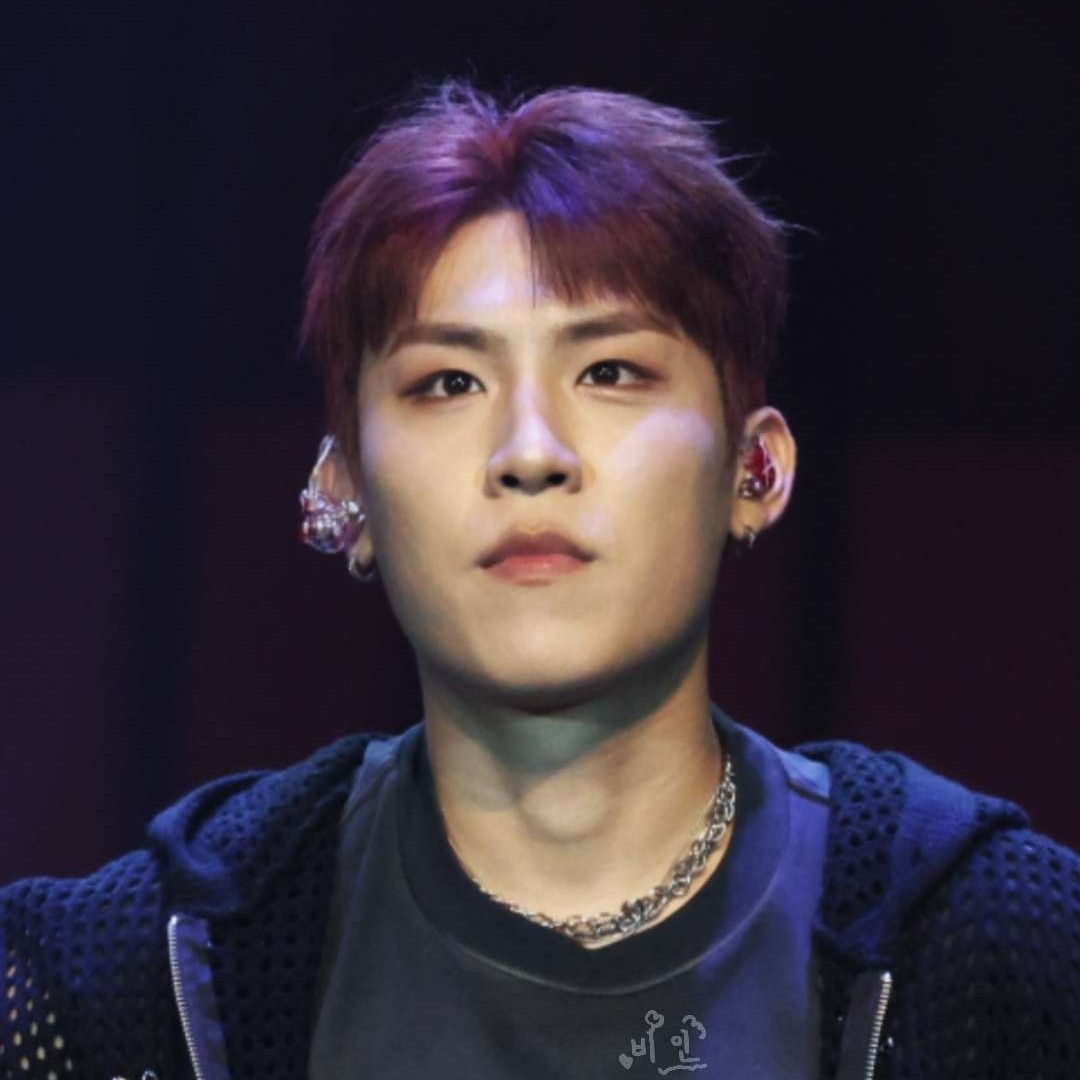 A moment captured by Park Woojin (AB6IX)'s fan