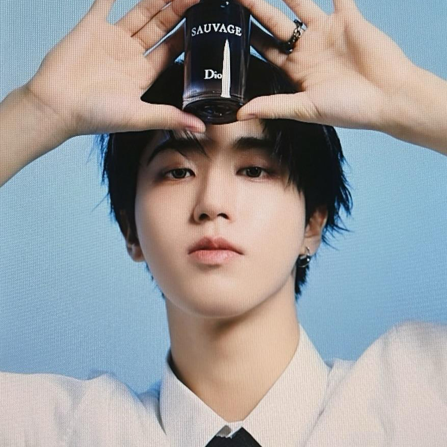 Latest photo of HAN (Stray Kids)