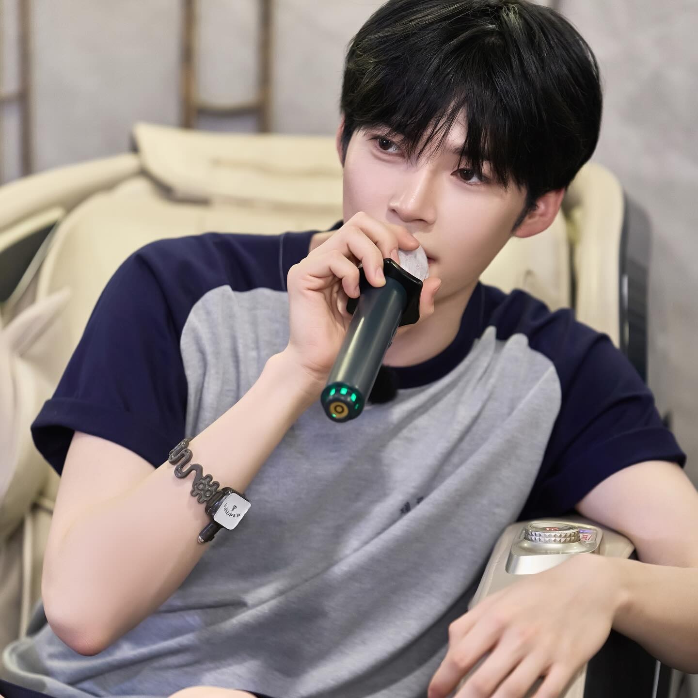 Behind-the-scenes cut of Sung Hanbin (ZEROBASEONE)