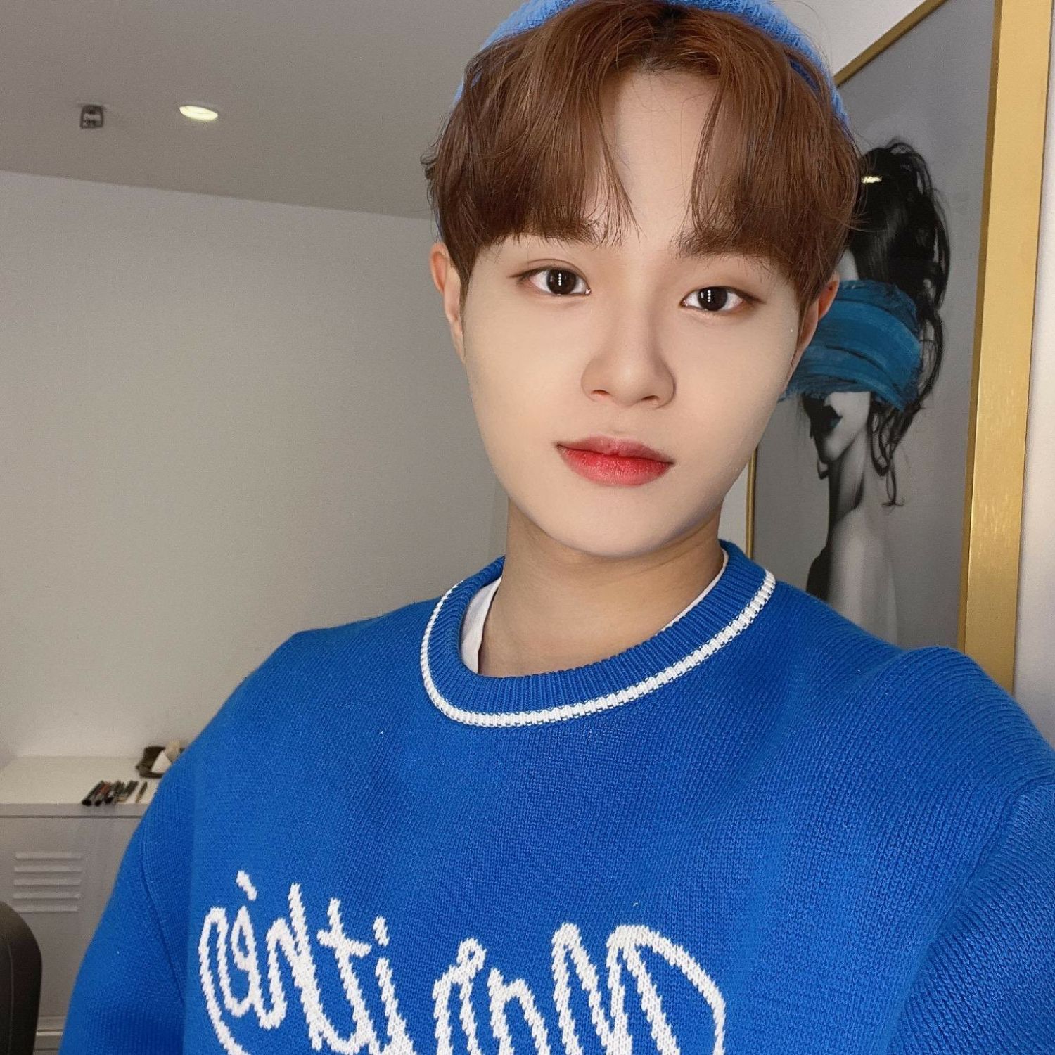 A moment captured by Lee Daehwi (AB6IX)'s fan