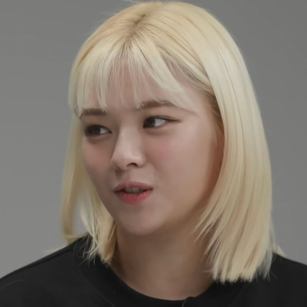A moment captured by Jeongyeon (TWICE)'s fan