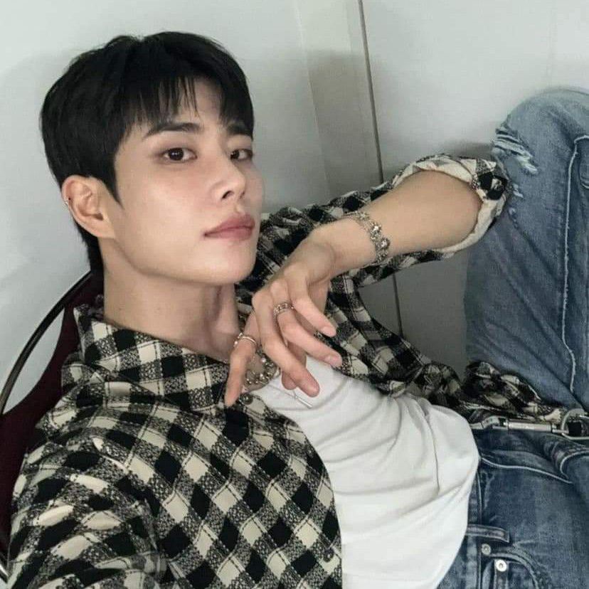 A moment captured by MJ (ASTRO)'s fan