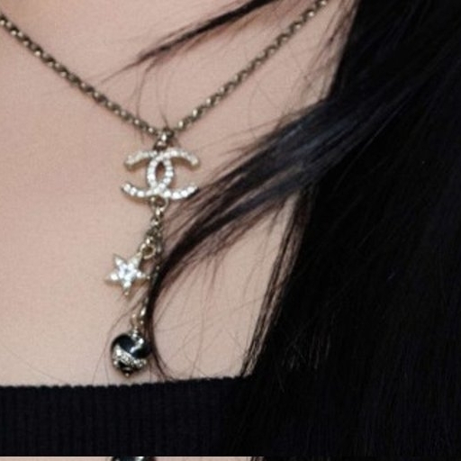 Recent activity shot of E:U (EVERGLOW)