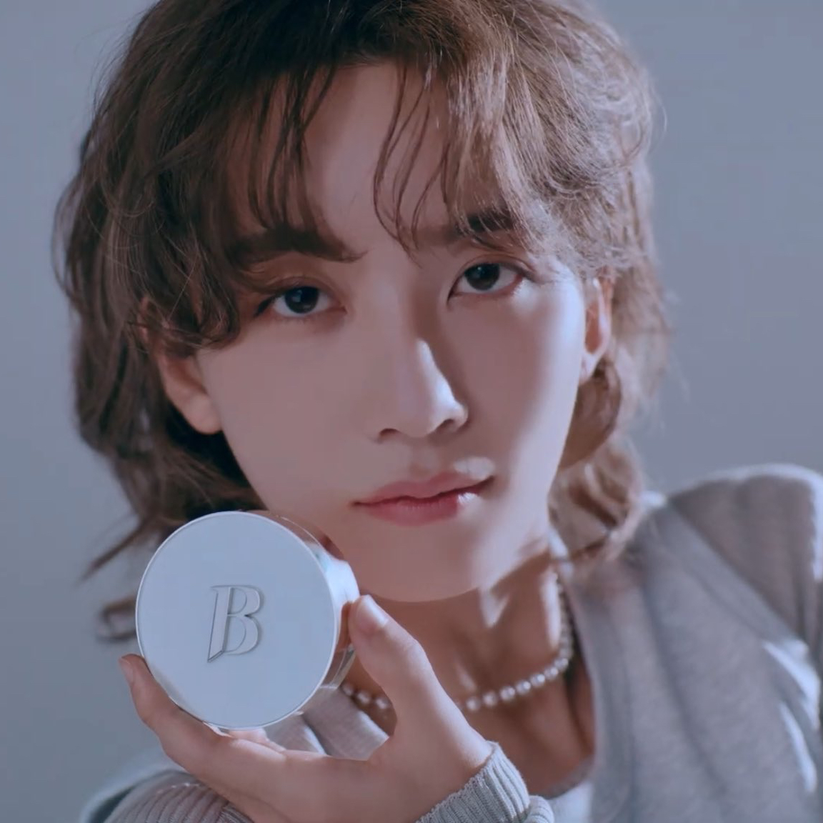 A moment captured by Jeonghan (SEVENTEEN)'s fan