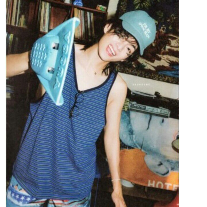 Behind-the-scenes cut of V (BTS)