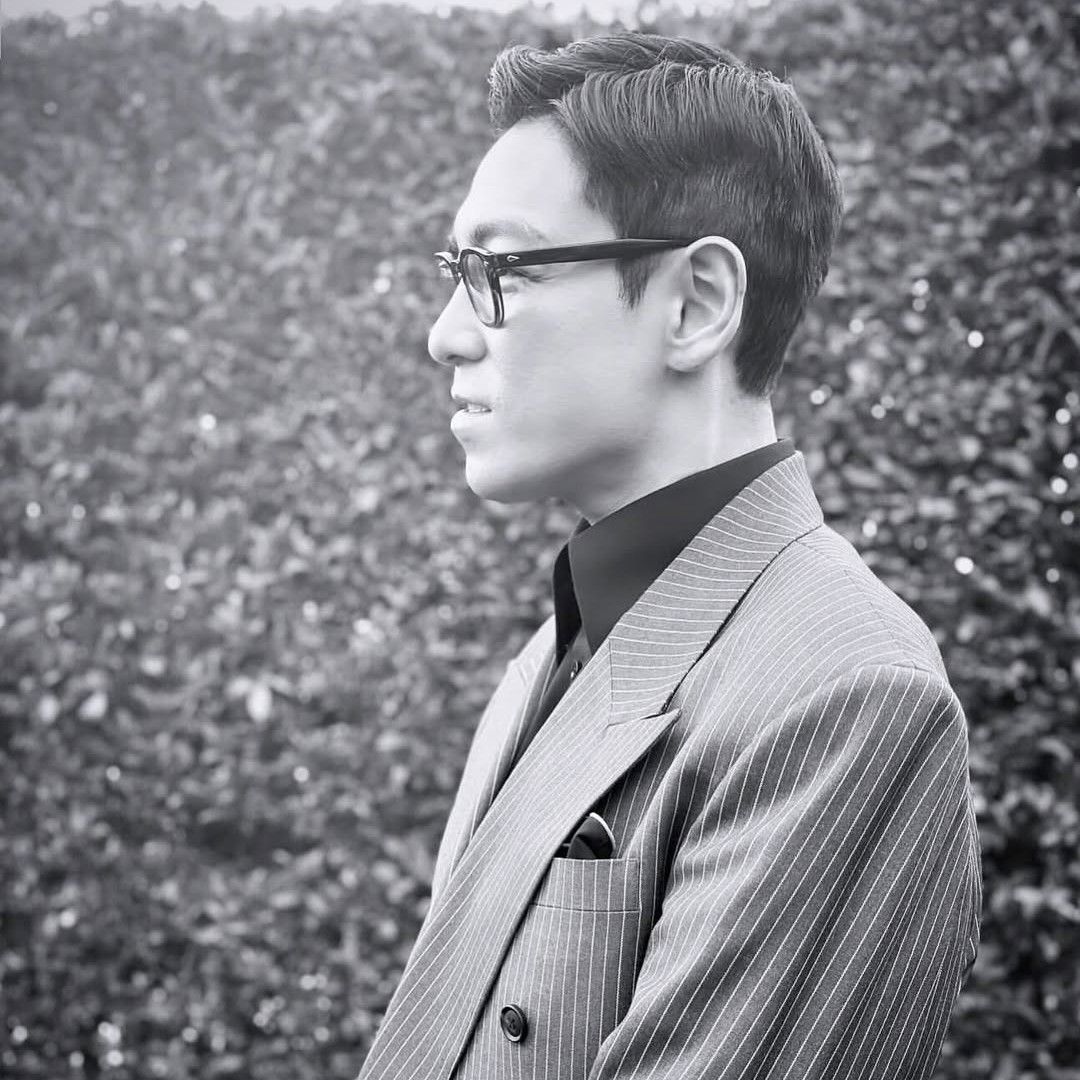 A moment captured by T.O.P's fan