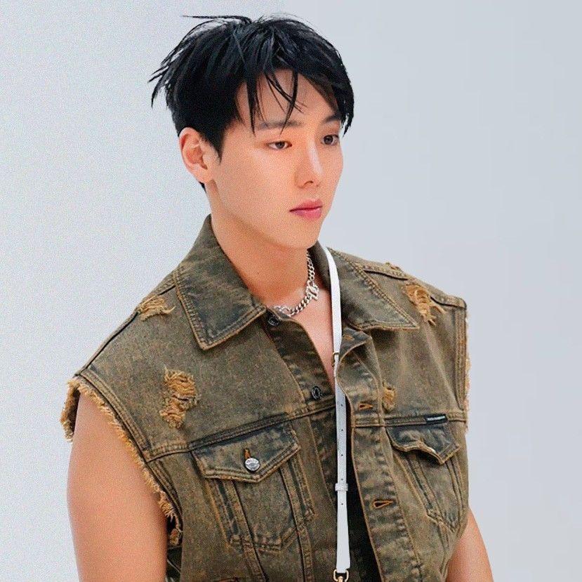 Recent activity shot of Shownu (MONSTA X)