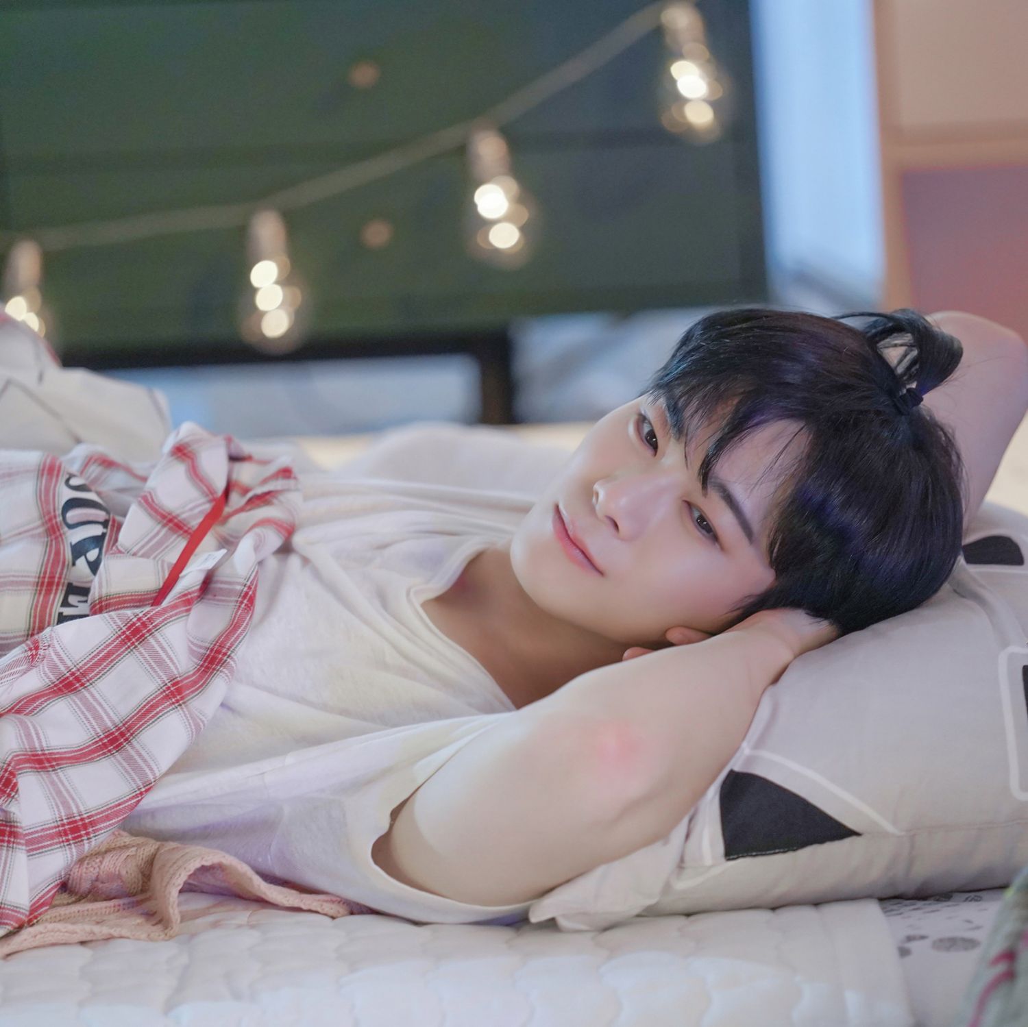 Behind-the-scenes cut of Moonbin (ASTRO)