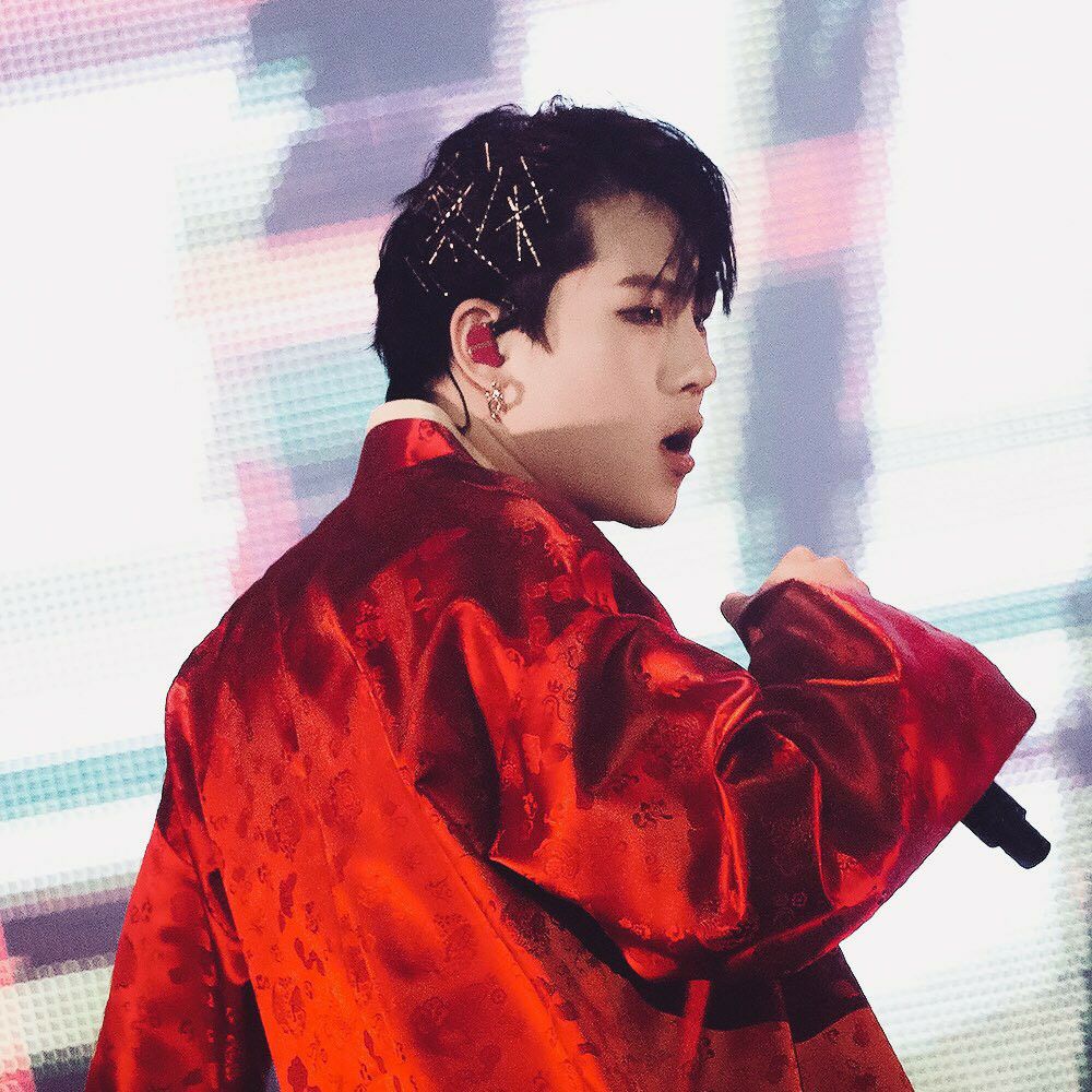 A moment captured by MONSTA X's fan