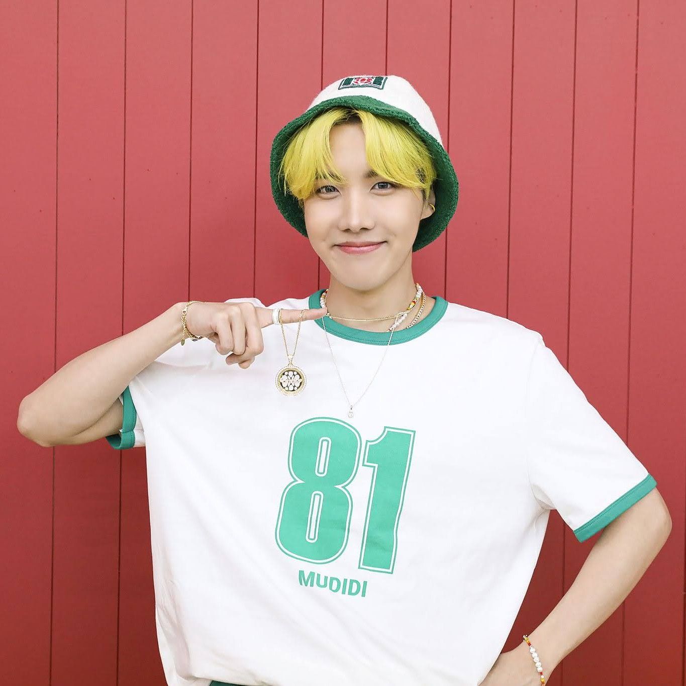 제이홉 (방탄소년단)의 최신 사진
