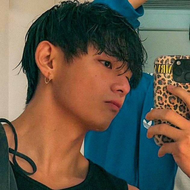 V (防彈少年團)的最新活動照片