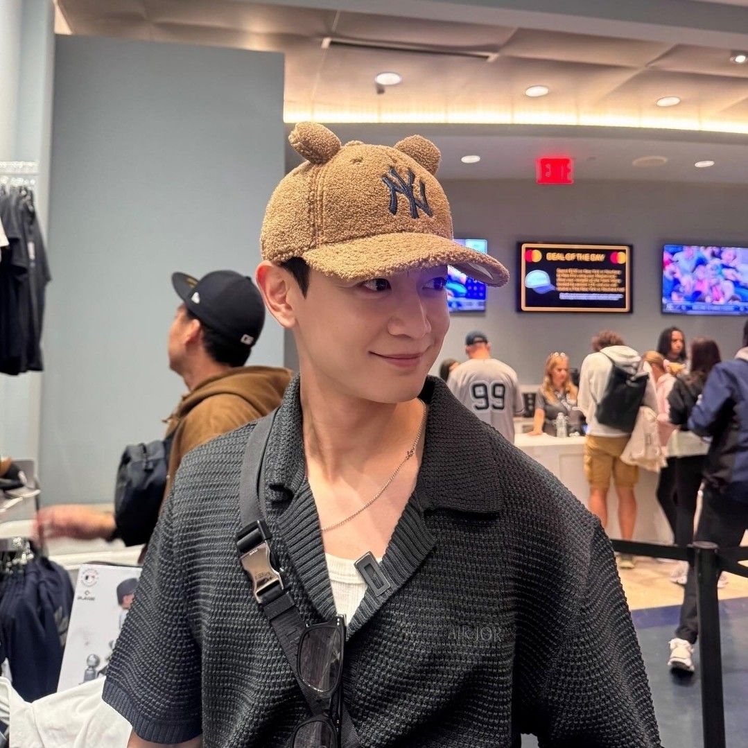 Behind-the-scenes cut of Minho (SHINee)