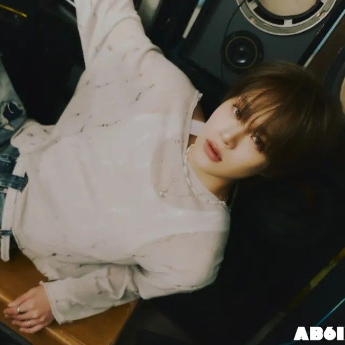 A moment captured by Lee Daehwi (AB6IX)'s fan