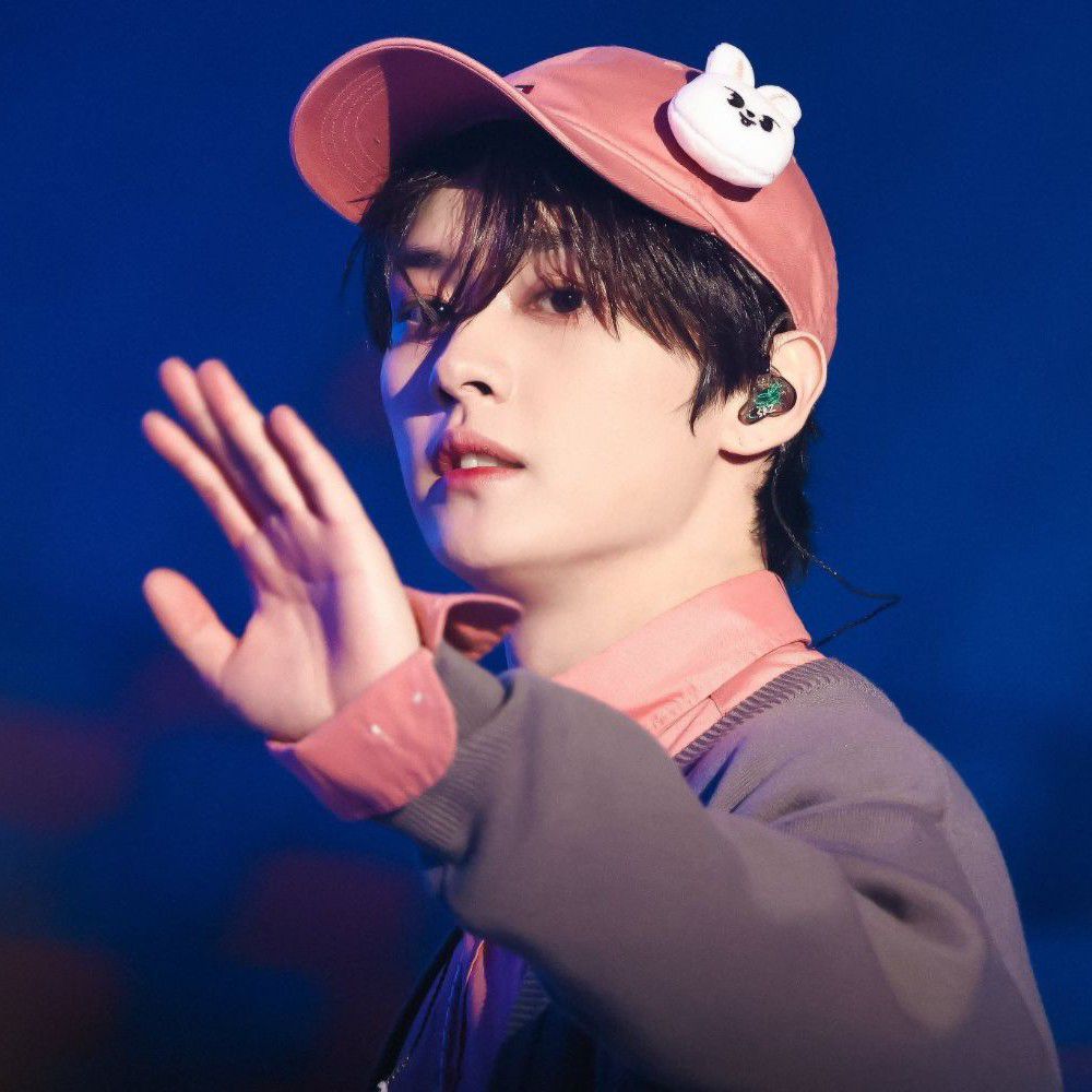 Latest photo of Lee Know (Stray Kids)