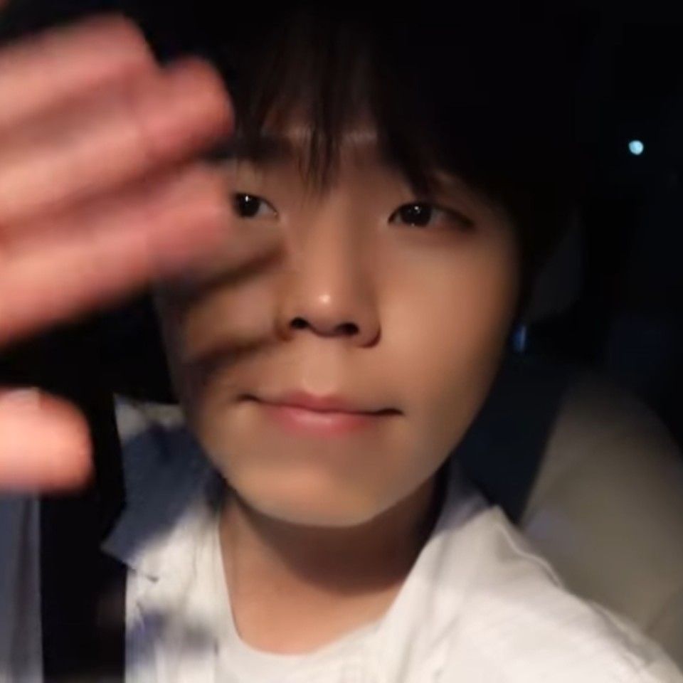 A moment captured by Jung Seunghwan's fan