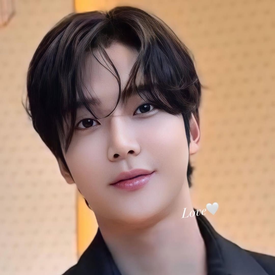 Behind-the-scenes cut of Rowoon