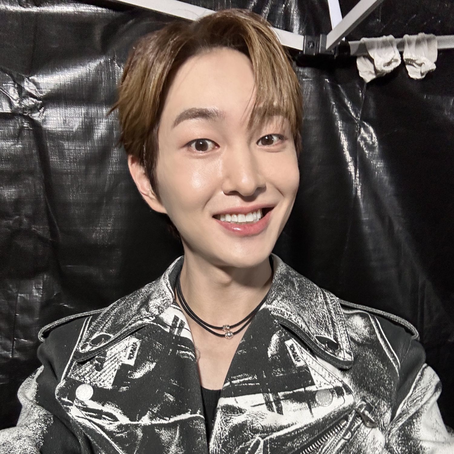 A moment captured by Onew (SHINee)'s fan