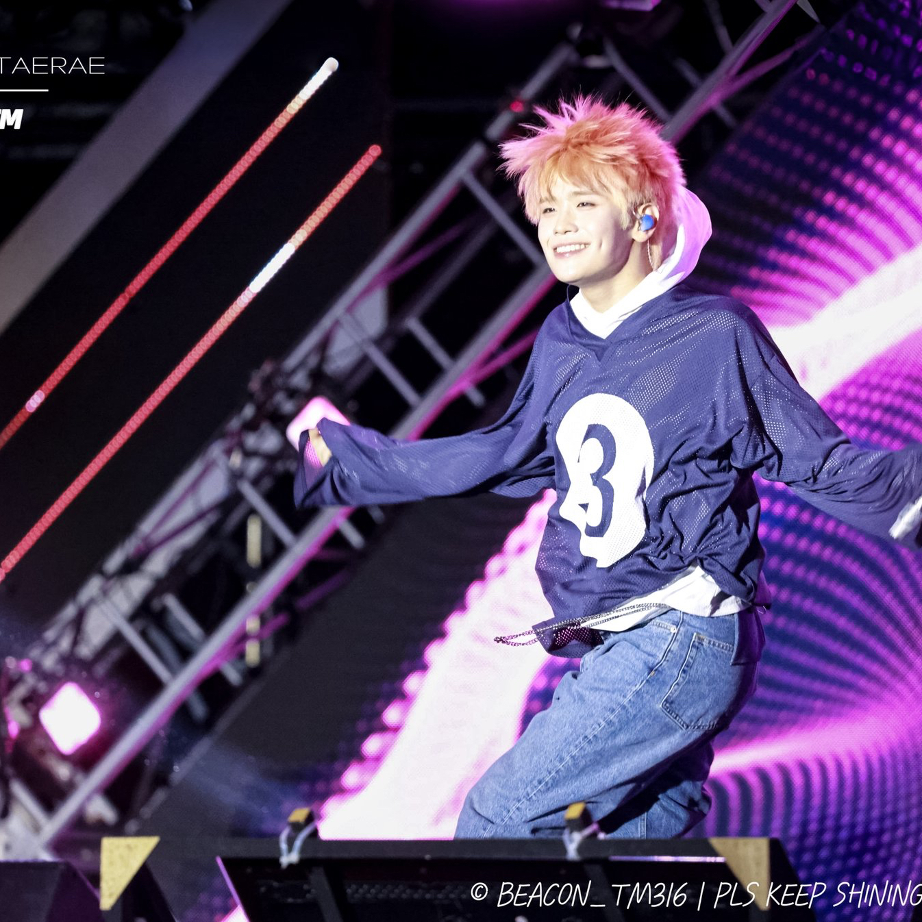 A moment captured by Kim Taerae (ZEROBASEONE)'s fan