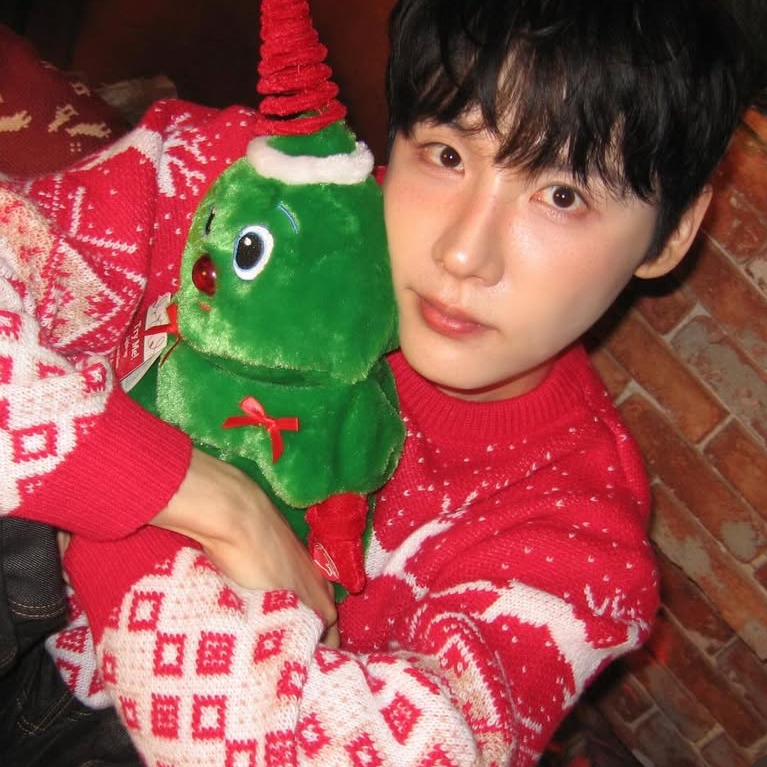 Foto terbaru Jeon Woong (AB6IX)