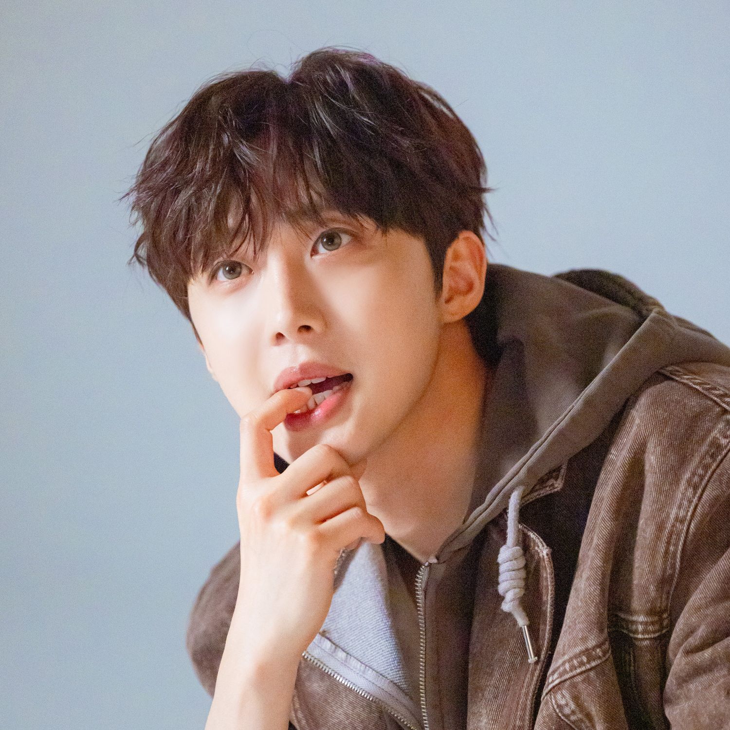 A moment captured by Hui (PENTAGON)'s fan