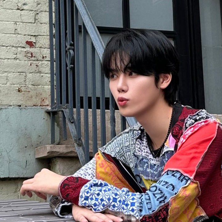 Latest photo of Minhee (CRAVITY)