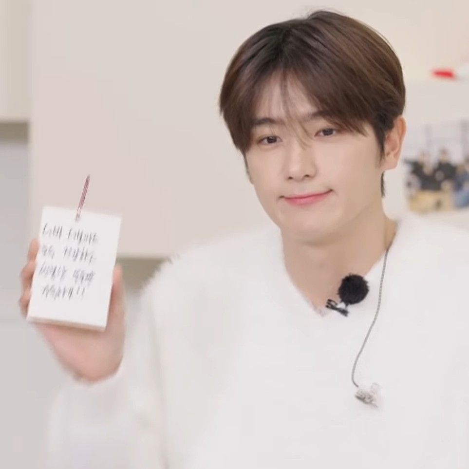 Latest photo of Hyunjae (THE BOYZ)