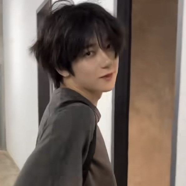 A moment captured by YECHAN (OMEGA X)'s fan
