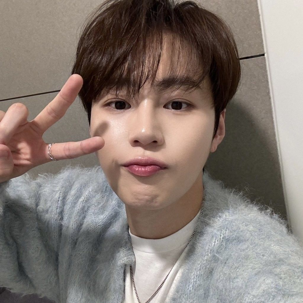 Behind-the-scenes cut of Ha Sungwoon