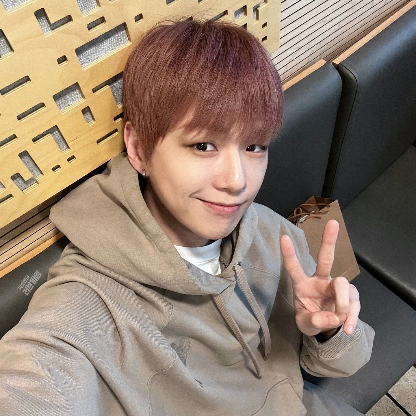 Behind-the-scenes cut of Kang Daniel