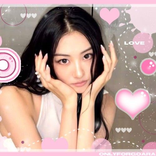 A moment captured by Gawon (MEOVV)'s fan