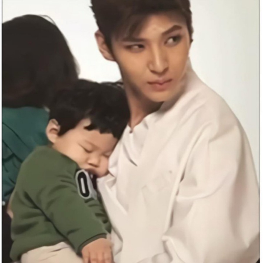 Latest photo of LEO (VIXX)