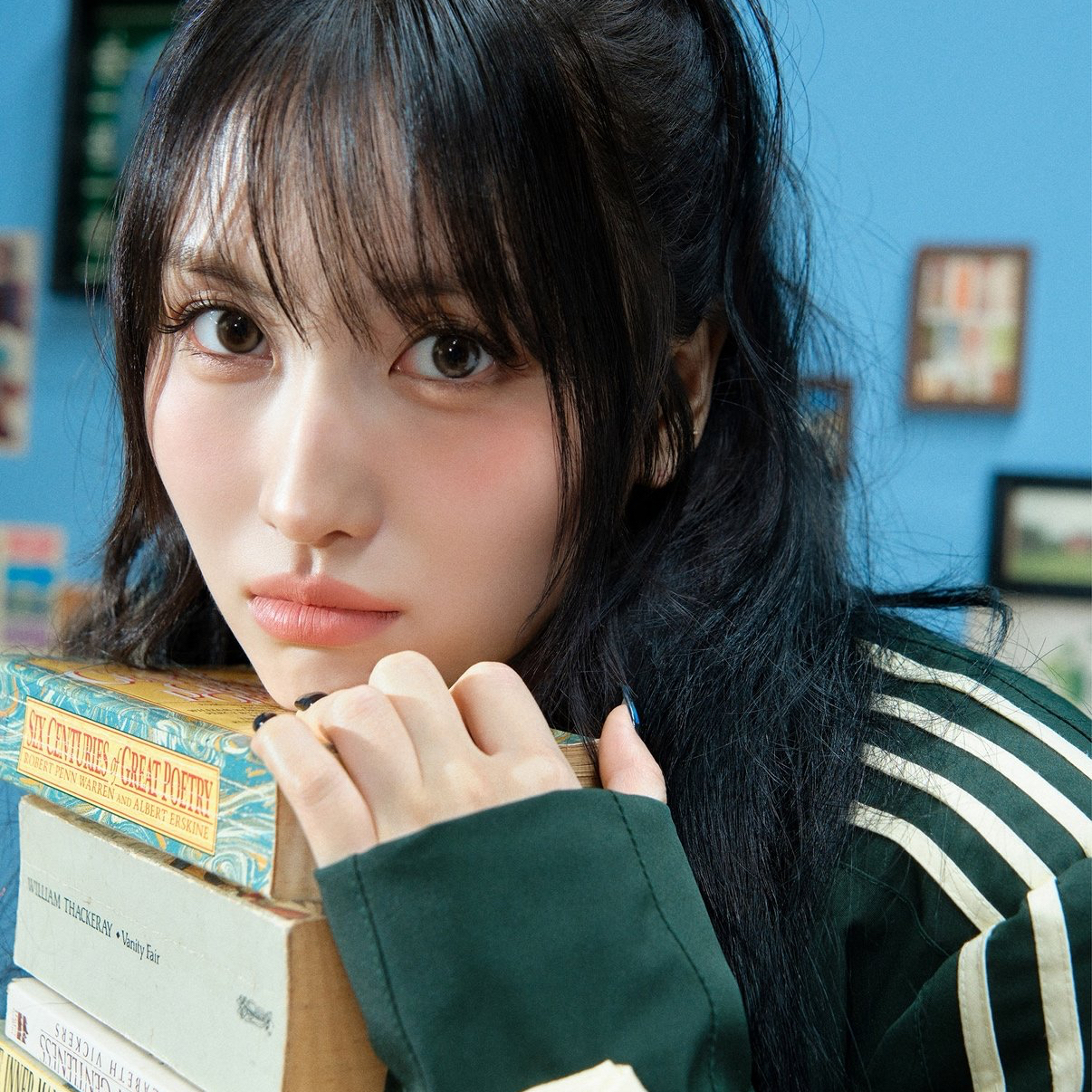 Foto aktivitas terbaru Momo (TWICE)