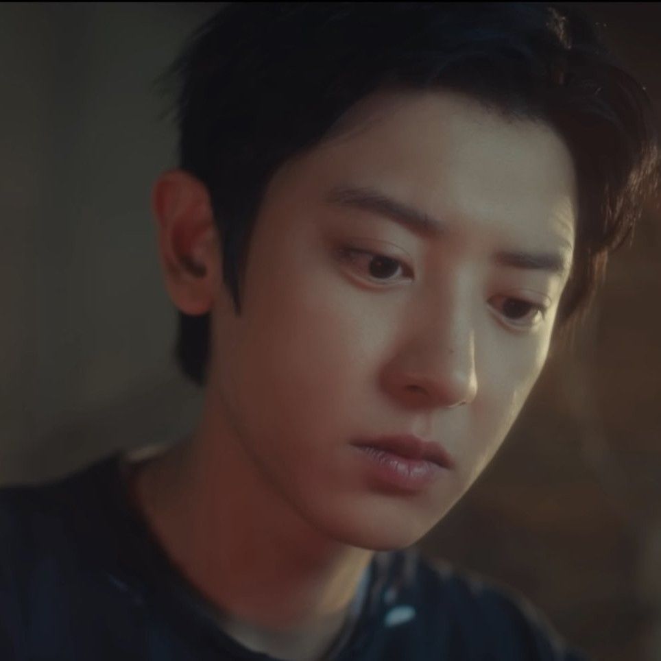 Recent activity shot of Chanyeol (EXO)