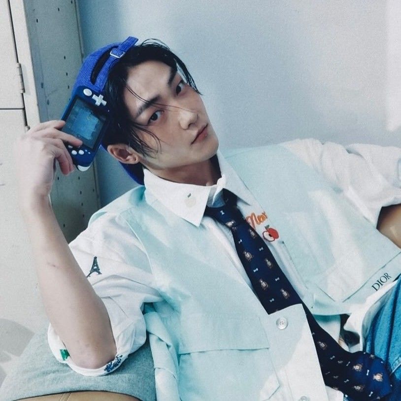 Behind-the-scenes cut of Kevin (THE BOYZ)