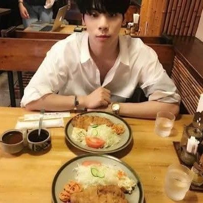 Behind-the-scenes cut of Jonghyun (SHINee)