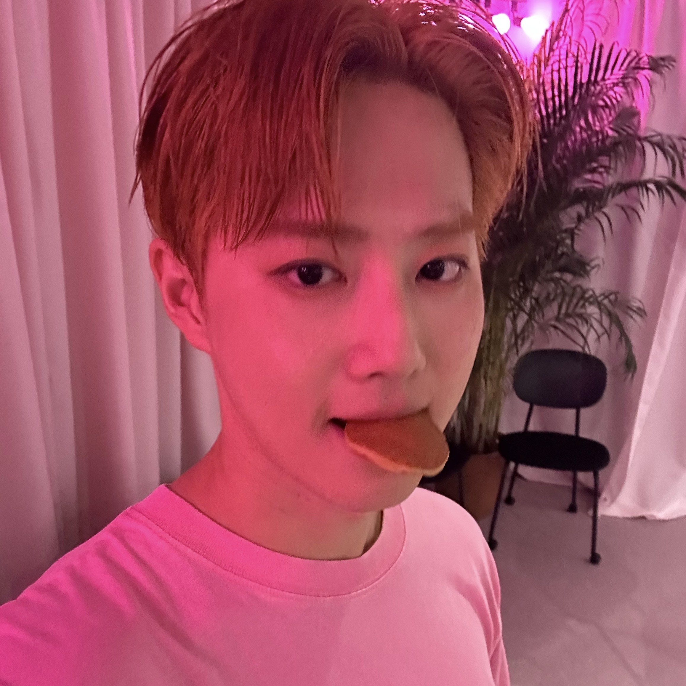 Behind-the-scenes cut of Suho (EXO)